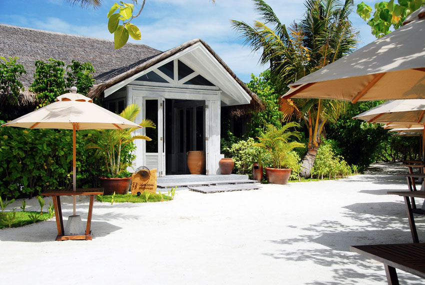 27-anantara-veli-73-degrees-seafood-buffet-restaurant-exterior